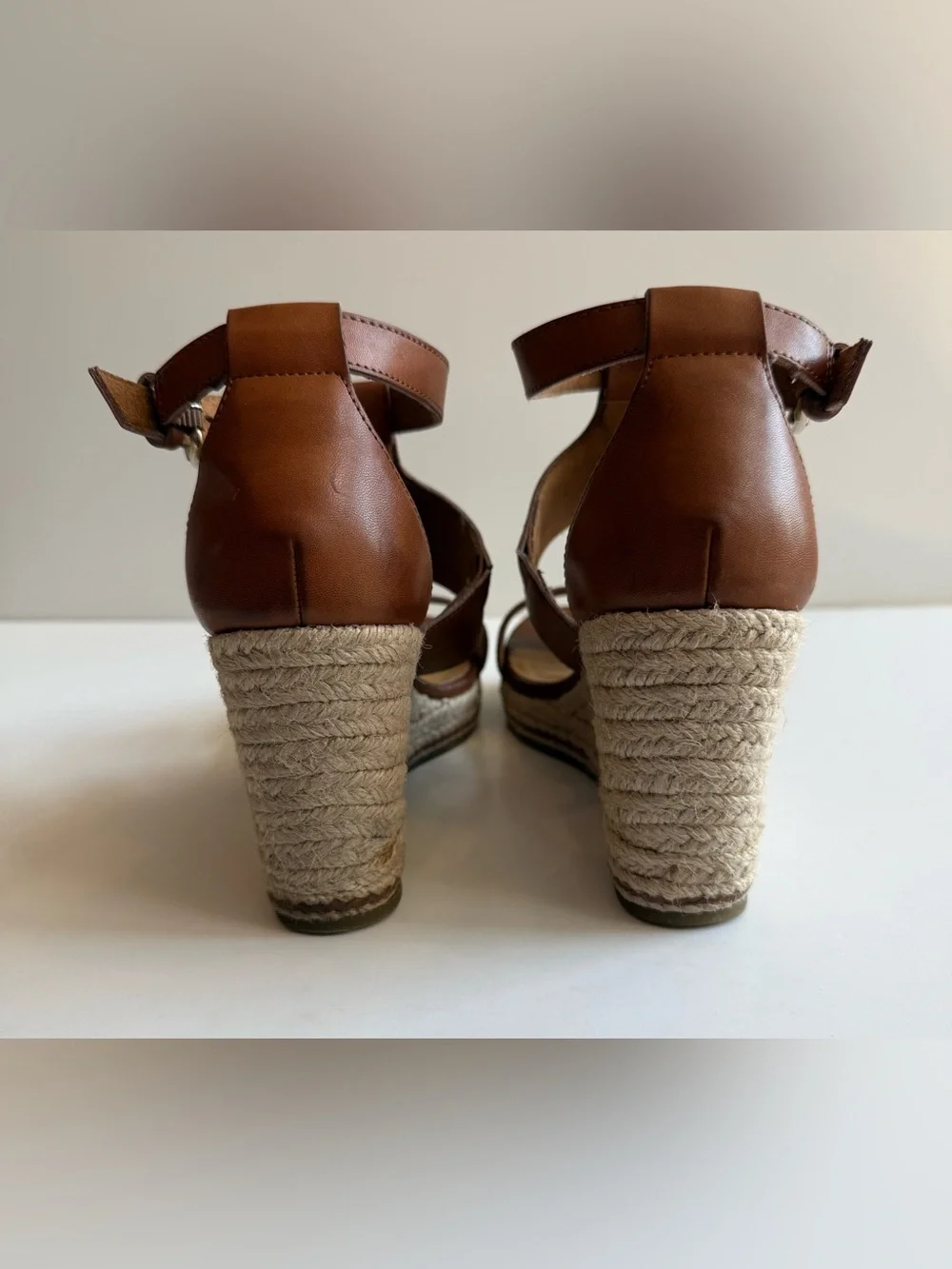 GH Bass & Co Bass Cody Women’s 7.5 M Espadrille Wedge Sandal Faux Leather Cognac